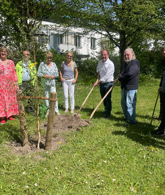 Zu Ehren des ehemaligen Stadtrates Volker Witte wurde eine Birke gepflanzt. | © Stadt Geretsried