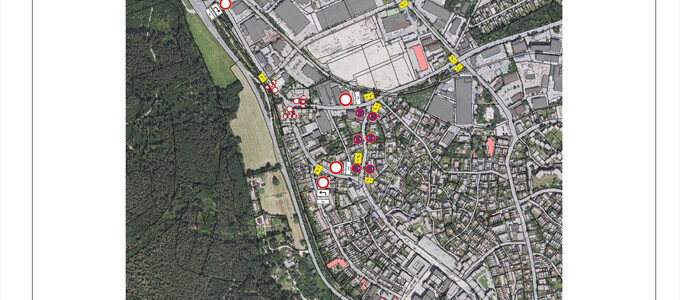 Straßenkarte mit Einzeichnung des gesperrten Abschnittes sowie Beschilderung der Umleitung | © Stadt Geretsried